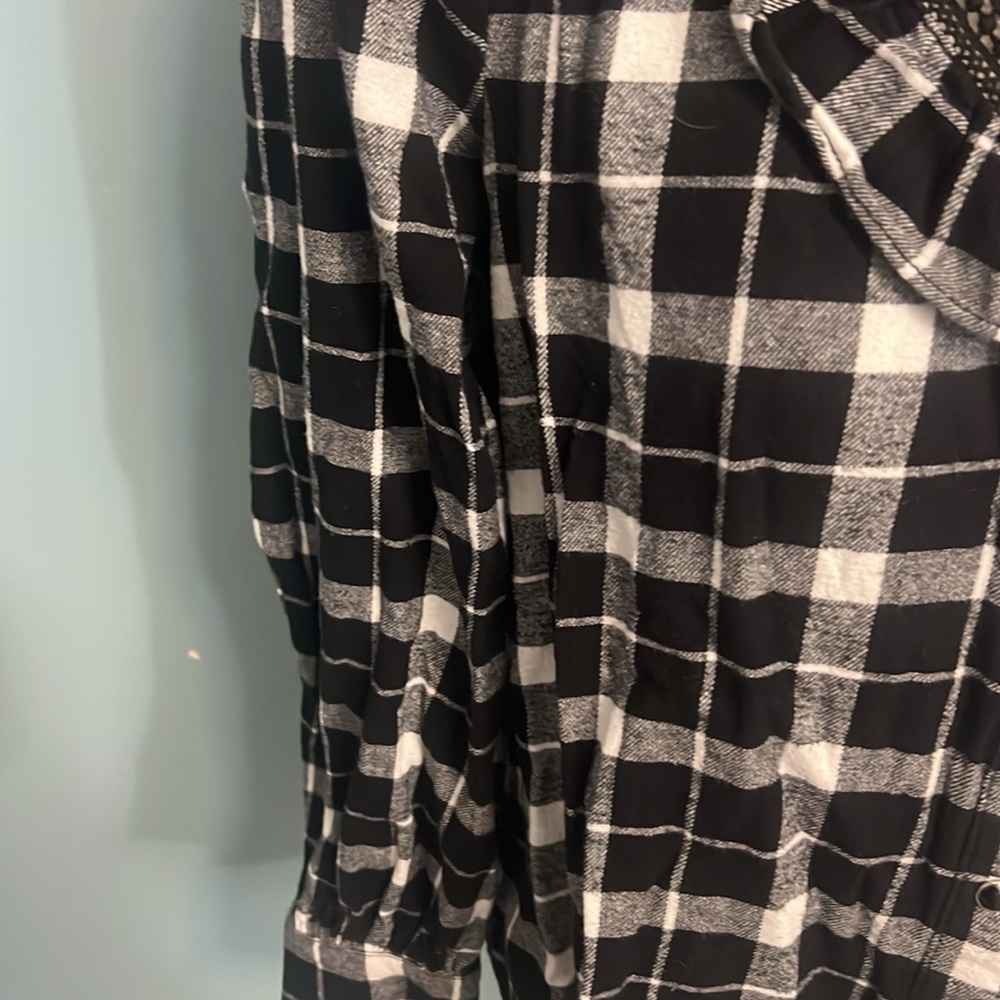 Kate Spade, New York black and white checkered long sleeve shirt, size medium - Picture 4 of 14